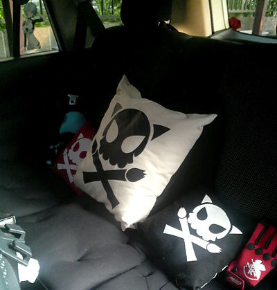 左右のミニクッションは去年の戦利品