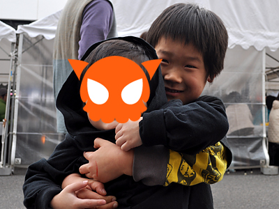 羽交い締めではないと思います