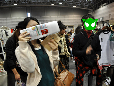 顔隠しの手間を省かせてくれた彼女さん