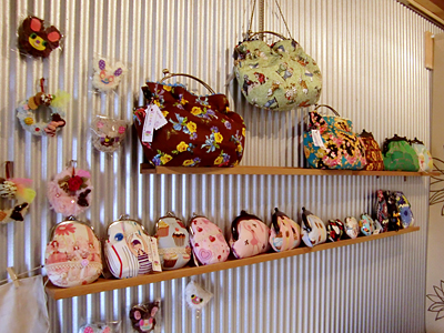 ワークショップスペースの壁際上