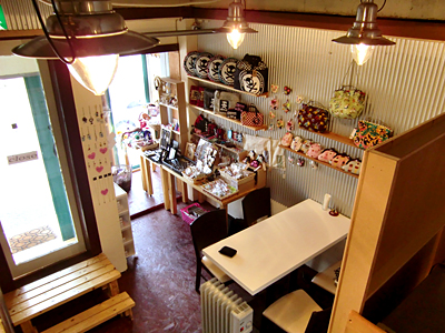 2Fカフェスペースから見た店内左側