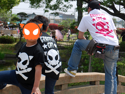 下の子が無理して足を上げてるのがいいなぁ