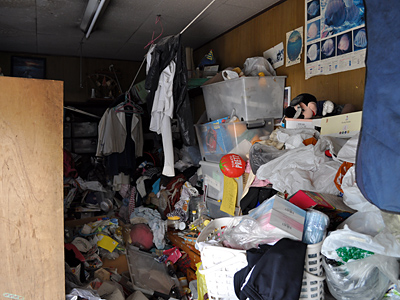 左手前の木の向こう側には冷蔵庫が・・・