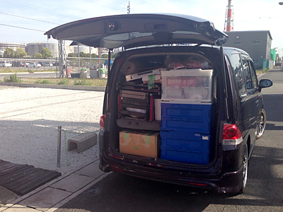 いっぱいいっぱいですが、いつもよりは少ない 375)明日のデザフェスに向けて荷物を準備した話