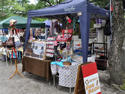 小さな雑貨のみ たおちる