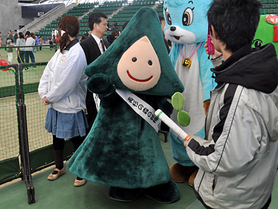 110129@四日市ドームのイベント 439)結局のトコロ、グラ猫でゆるキャラってどーなの?って話