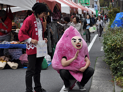 120407@エキサイト四日市バザール2012 439)結局のトコロ、グラ猫でゆるキャラってどーなの?って話