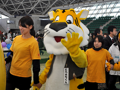 110129@四日市ドームのイベント 439)結局のトコロ、グラ猫でゆるキャラってどーなの?って話