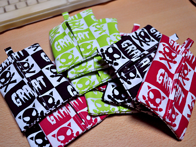 赤、黒、緑で合計12個