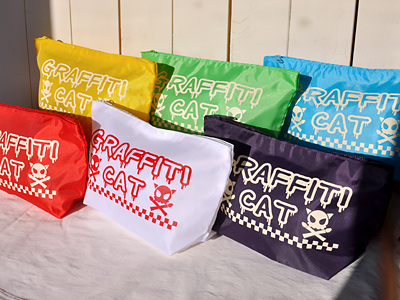 ロゴメイクポーチ