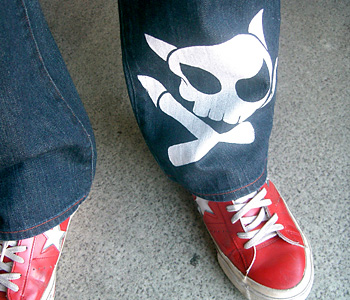 わかんないかもしれませんが、実は足、長い graffiti-cat 足!