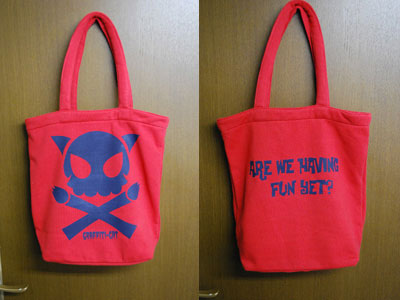 買ってくれた新製品のタオル地バッグ;赤×紺