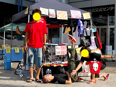 足の細さをアピールするつもりが、ただの暑苦しい男になってしまった