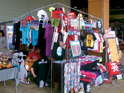 これまた派手なブースになりました