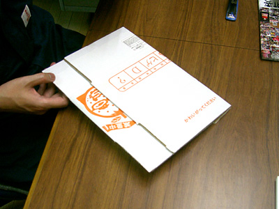 ヒゲを買ったときの段ボールです!