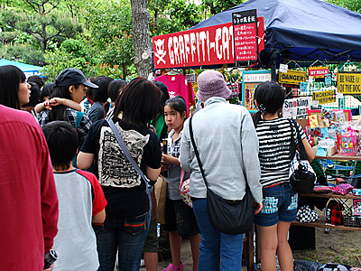 混んでる雰囲気の写真