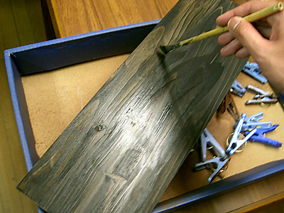 薄い黒→薄い茶色→黒って感じで塗った