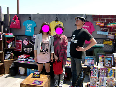 見えないけど、二人ともメガネがおしゃれ