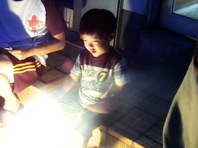 100円花火でも喜んでくれる息子、最高!