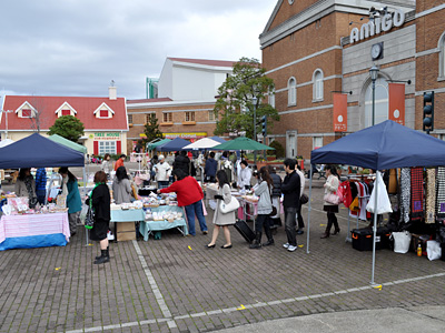 一応こんだけ出店してた。うちのブースが端っこだったのです