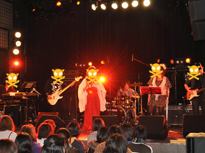 周りはサポートの講師陣