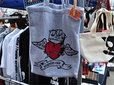 これまた比較的人気の高いグレー地