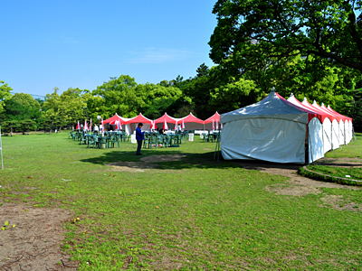 あかしスタジオマルシェの設営風景