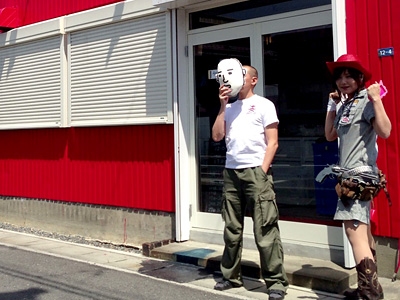 電柱にスマホをくくりつけてタイマーで撮影! 375)明日のデザフェスに向けて荷物を準備した話