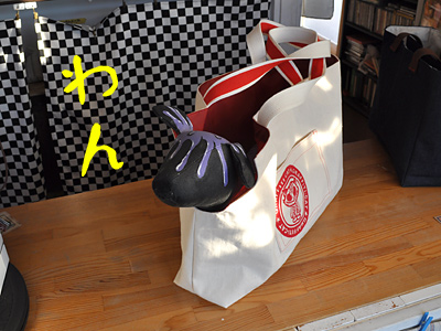 初めて「ドロドロ犬(商品)が役に立った! 犬バッグ