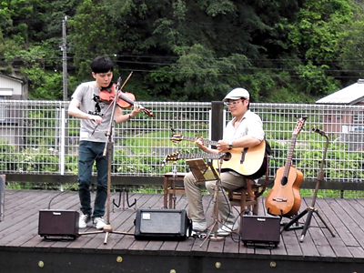 初めて生でみた