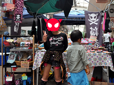 毒キノコブローチ気に入って即付け!