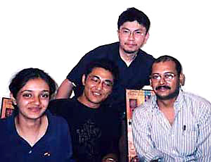 写真左から、Aliefya、Lobsan、Atsuro、Bertie