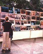 YB Chavan Centre 正面玄関前の広場