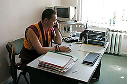 大学事務室風景