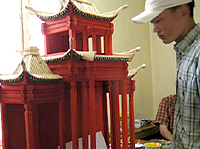 立体マンダラ作成中の学生達