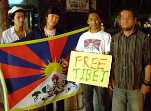 チベット人留学生との記念撮影