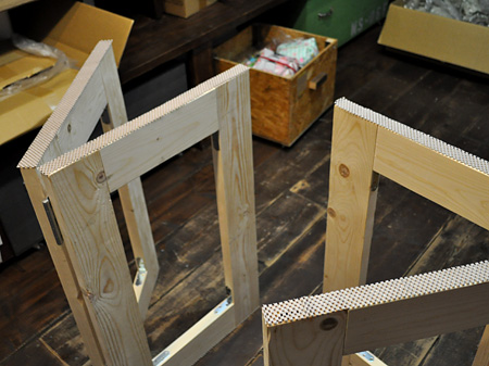 見えにくいけど上の部分