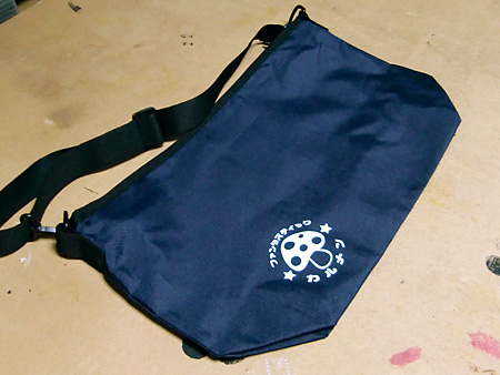 なんかショルダーバッグ