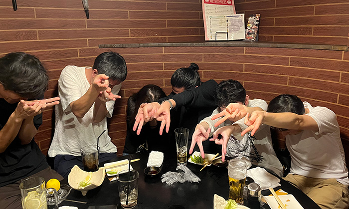 ナニしてんだ、この人たち